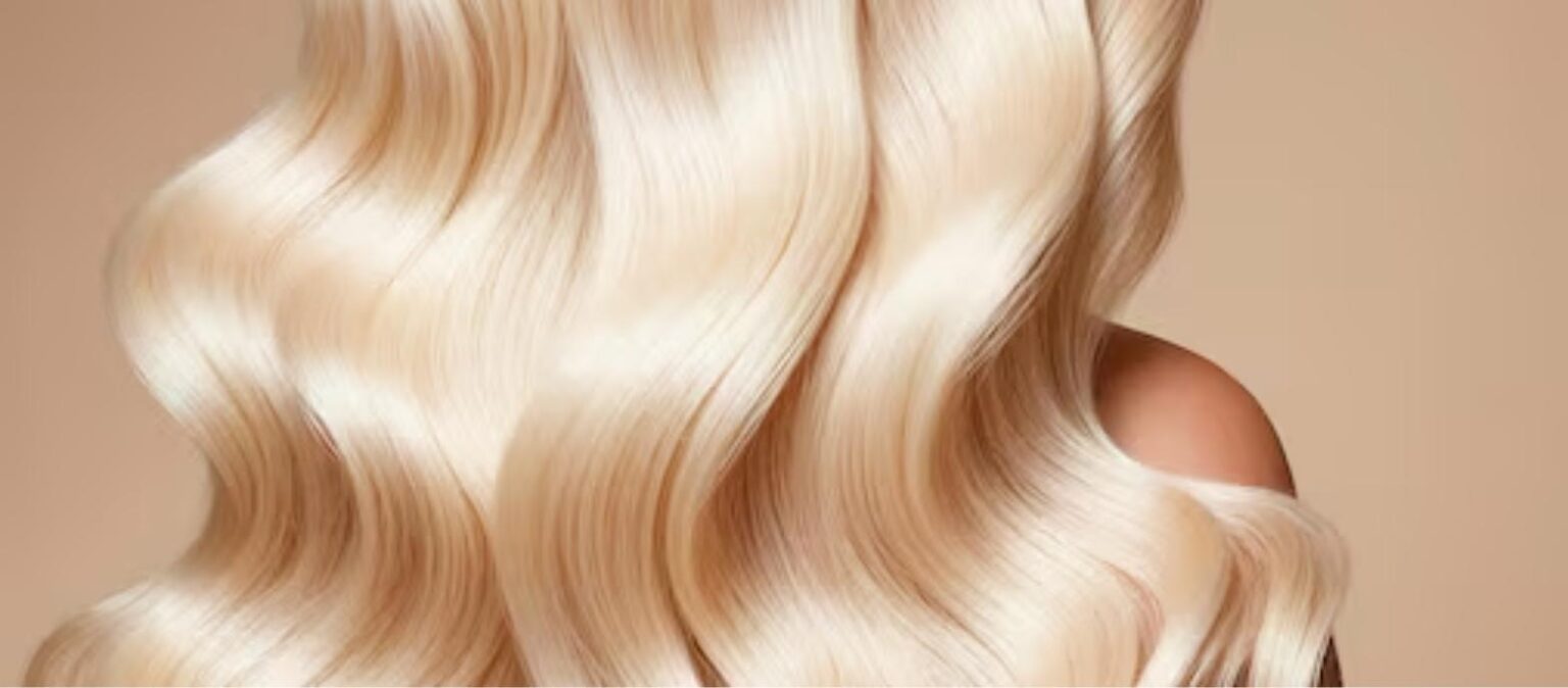 Shiny toned blonde hair wave, result of a professional gloss treatment